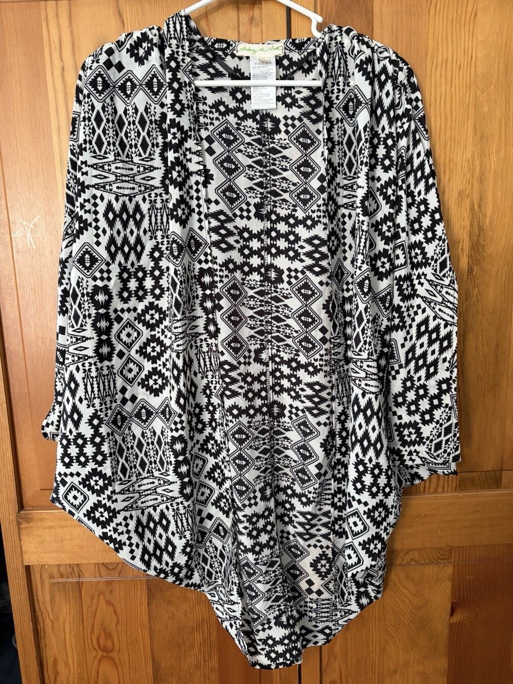 Women’s Staring At Stars Black And White Geometric Open Front Kimono Wrap Size M